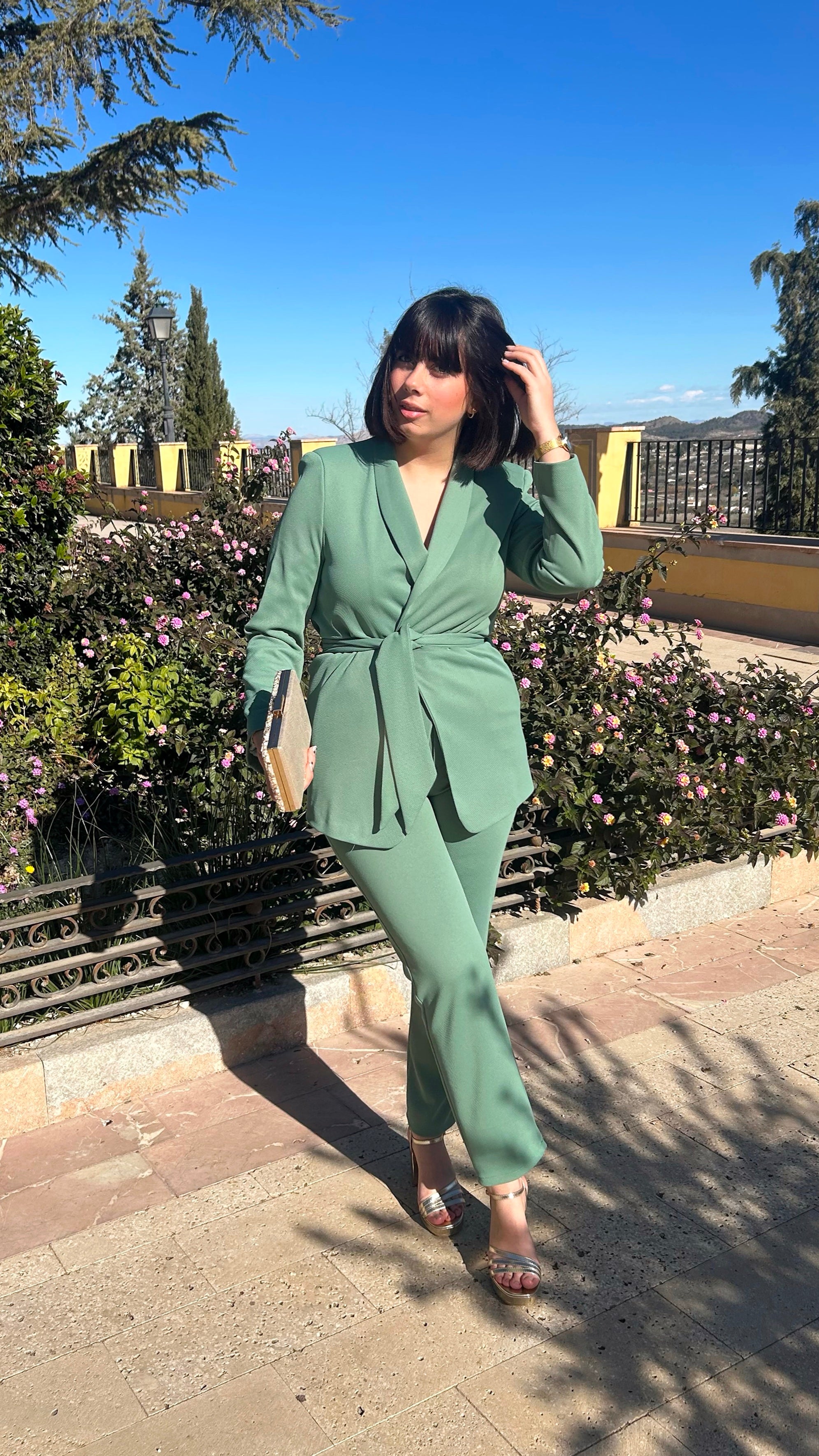 Conjunto cinturón verde empolvorado