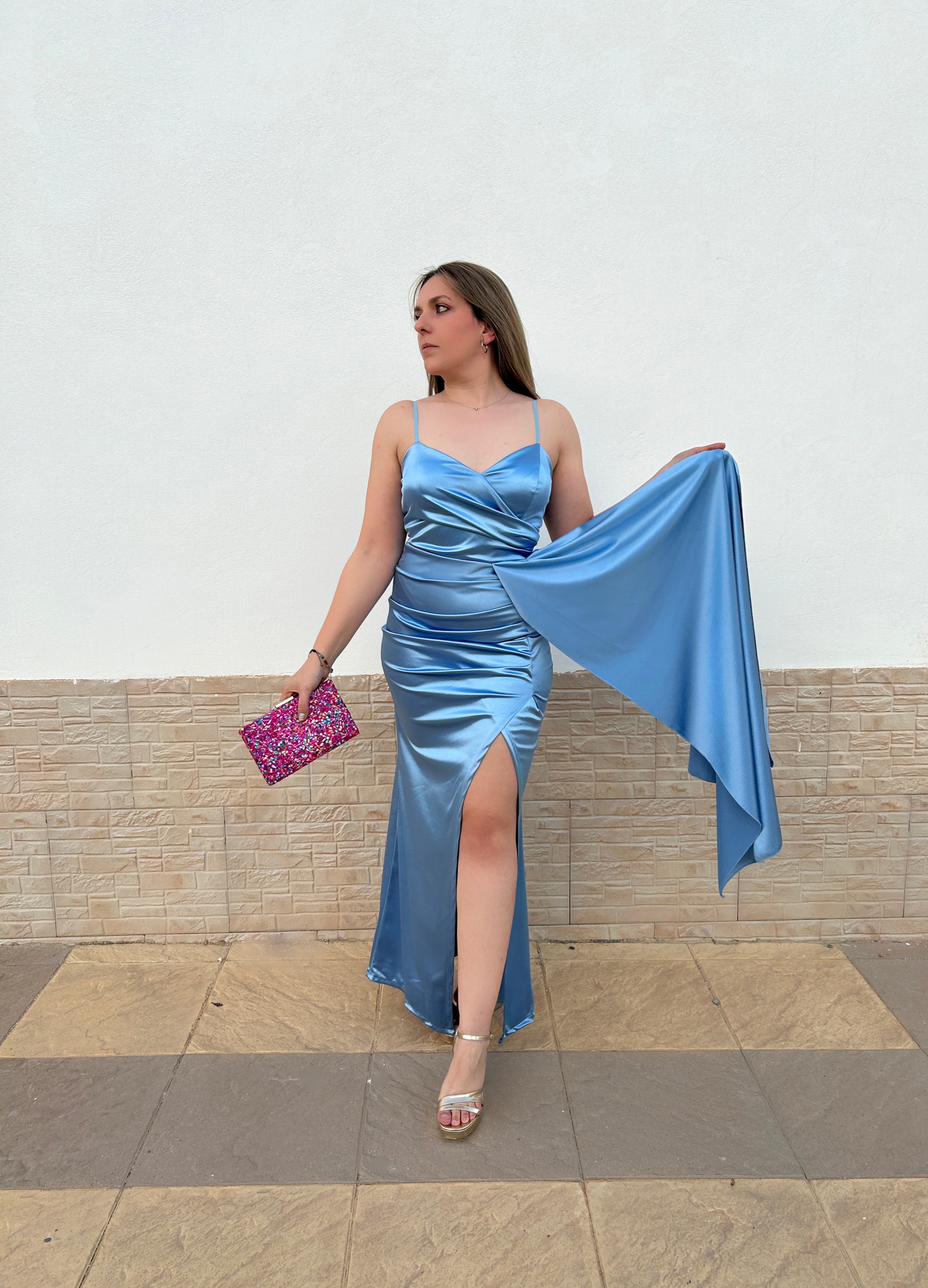 Vestido capa abertura celeste