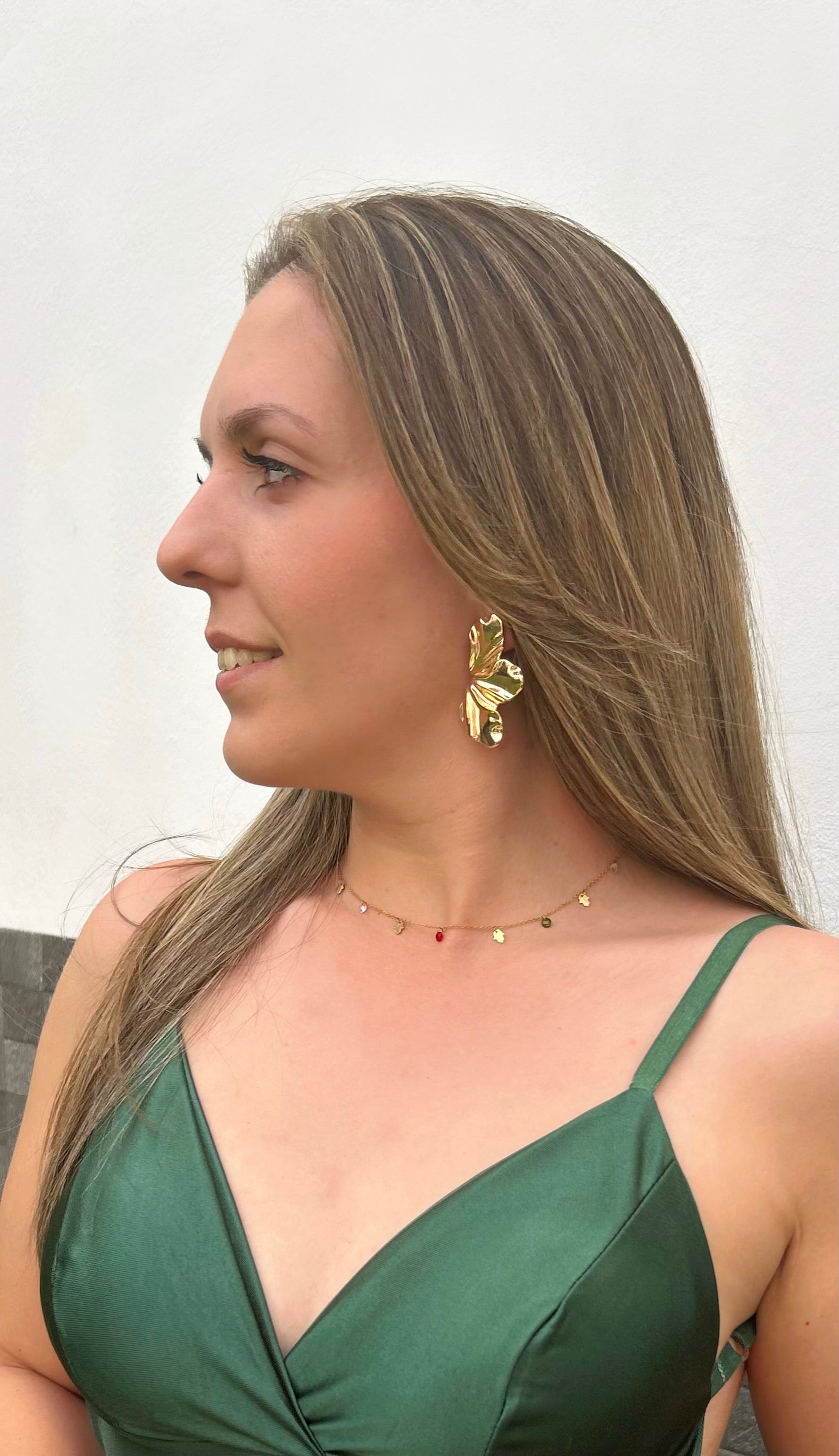 Pendientes media flor dorados