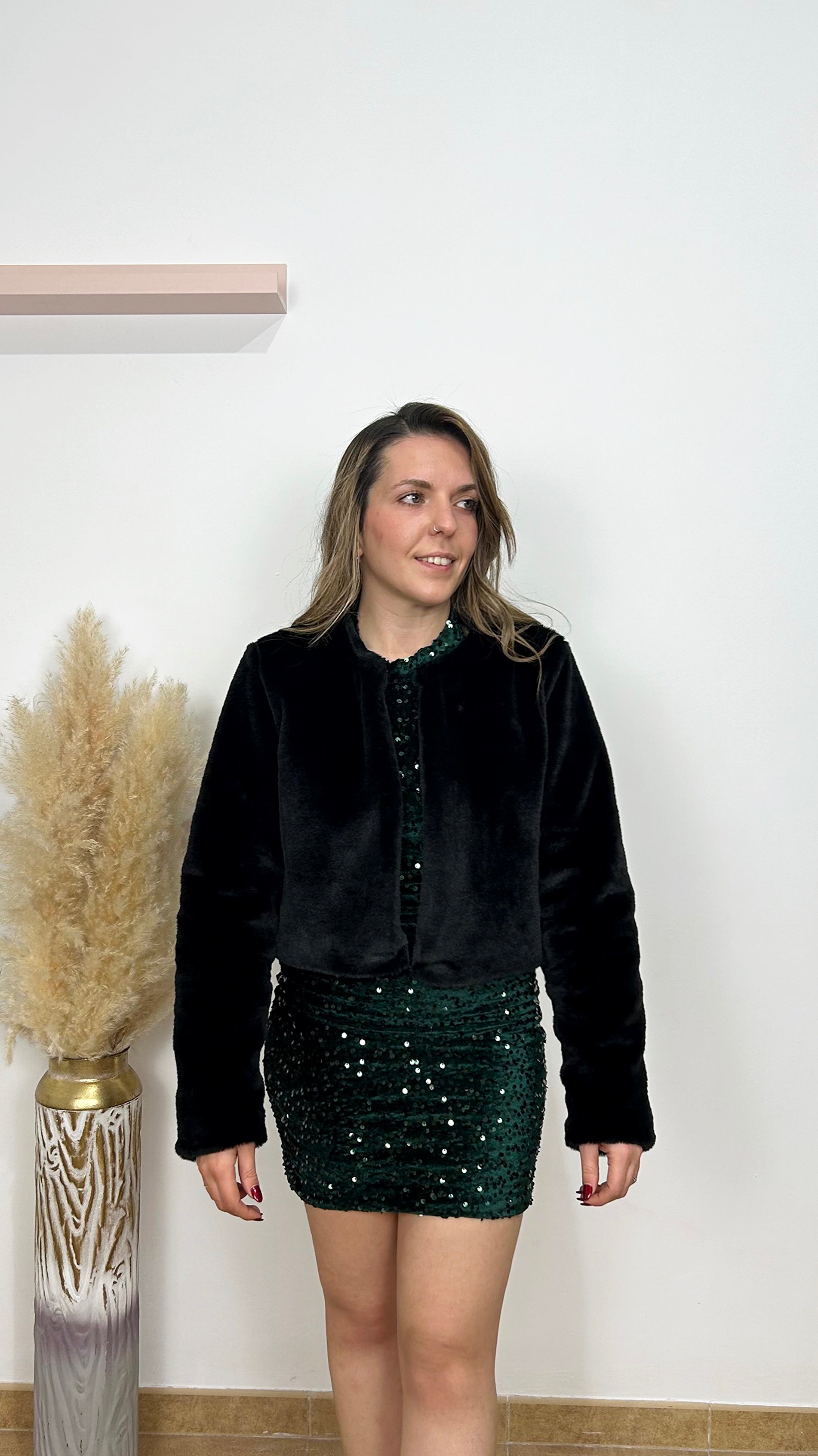 Chaqueta pelo crop negro