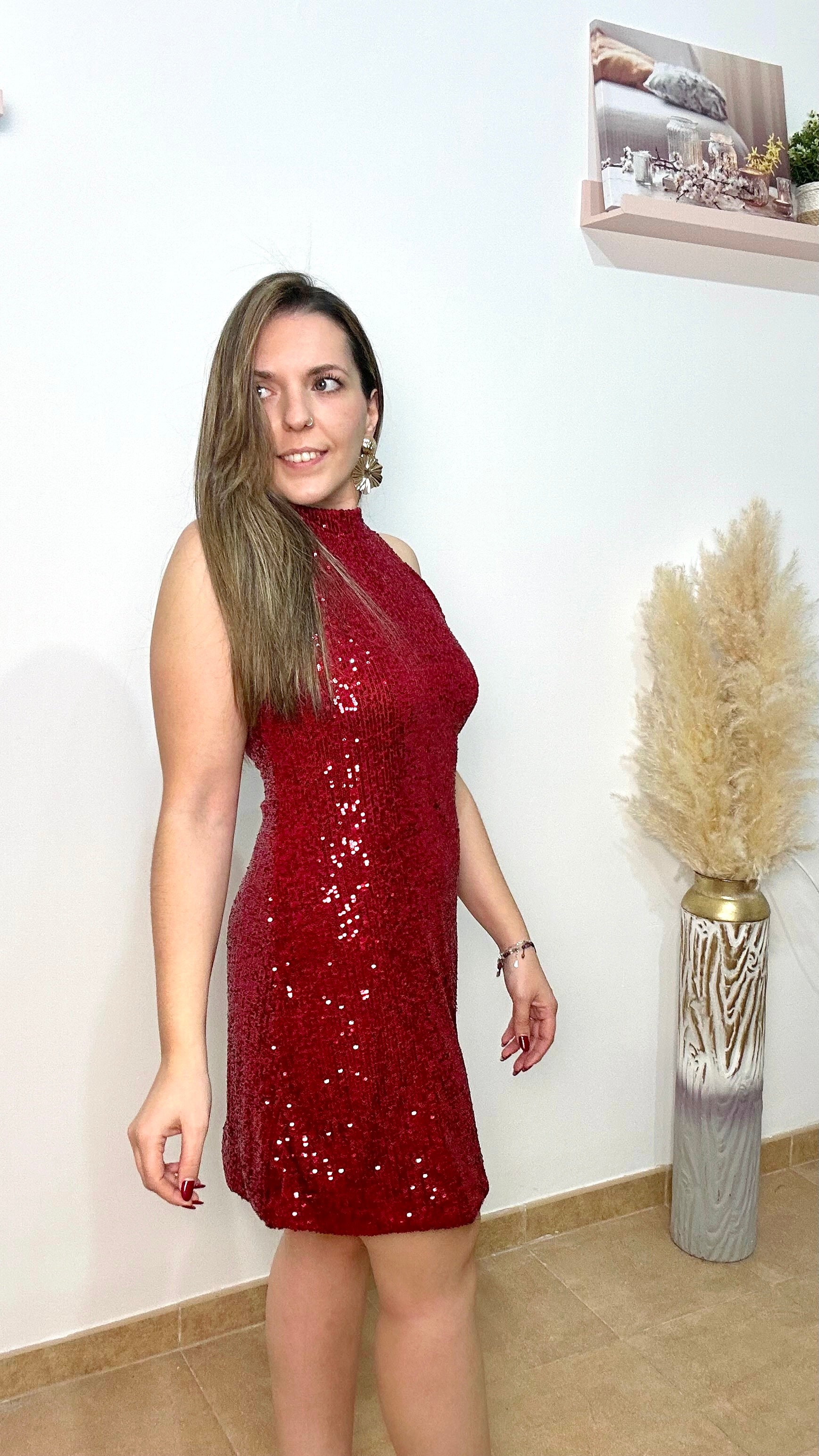 Vestido glitter escote halter burdeos