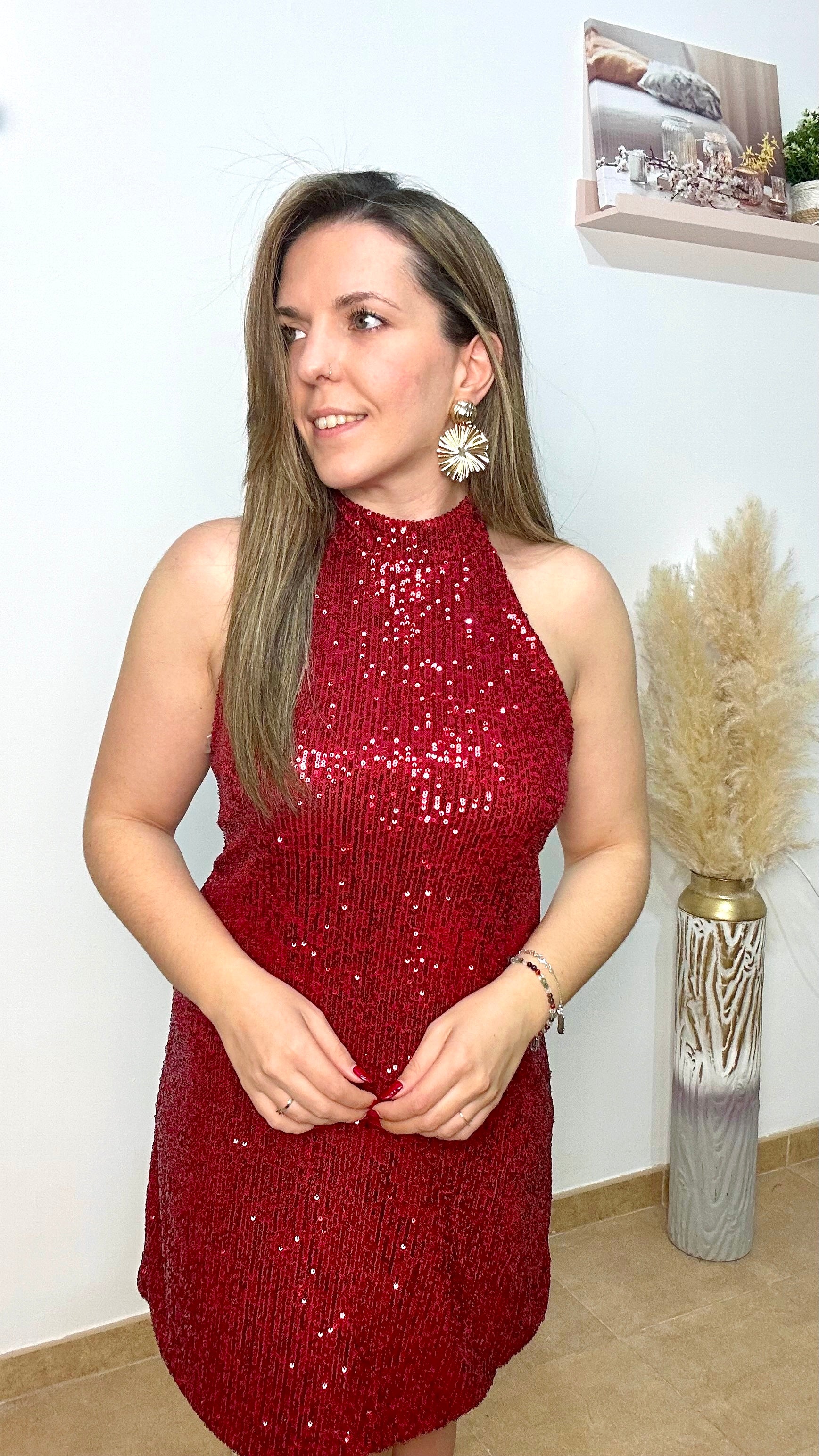 Vestido glitter escote halter burdeos