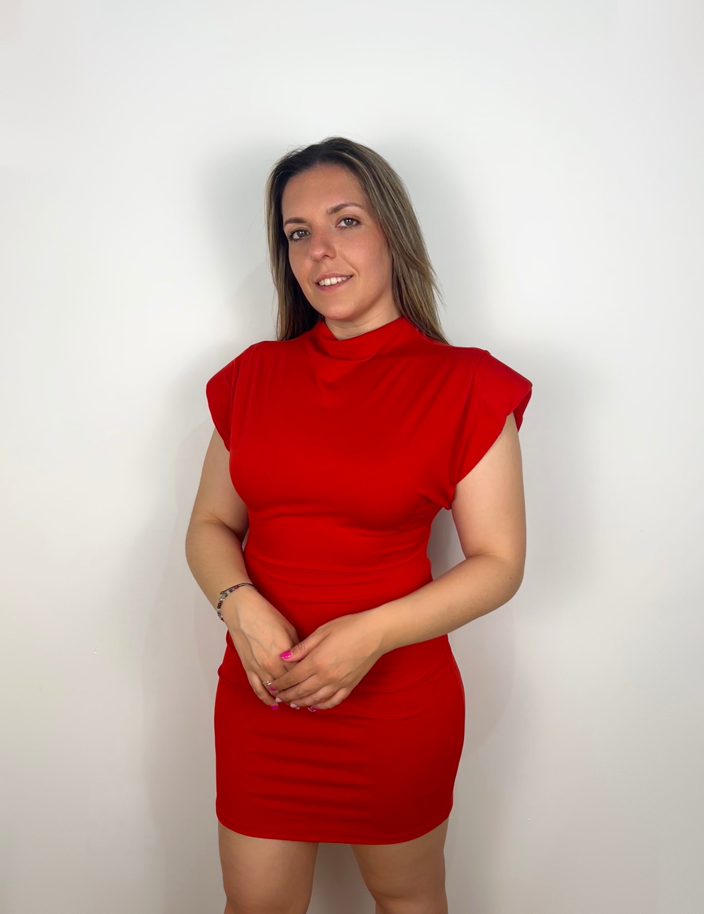 Vestido mini hombreras rojo