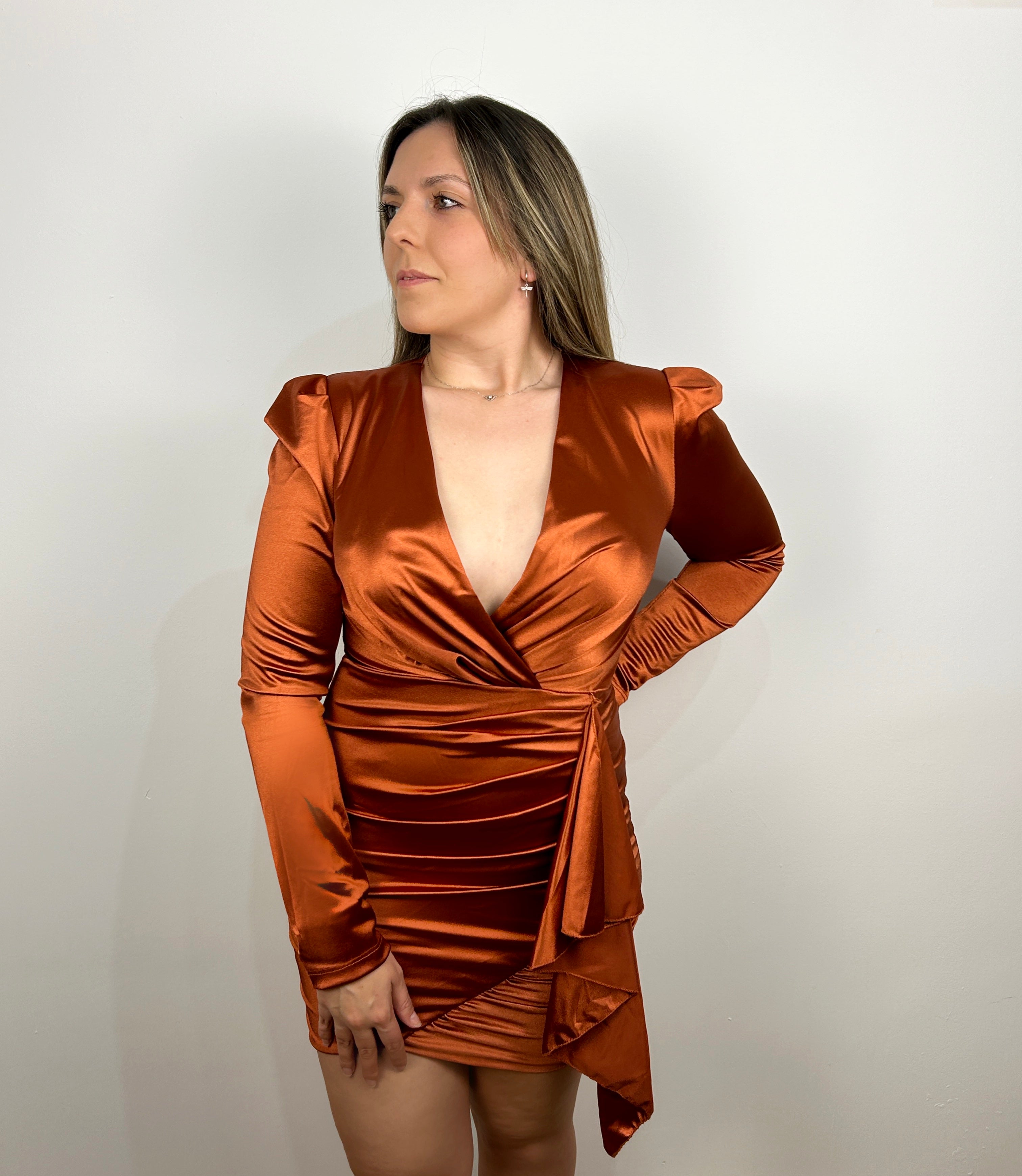 Vestido satinado volante teja