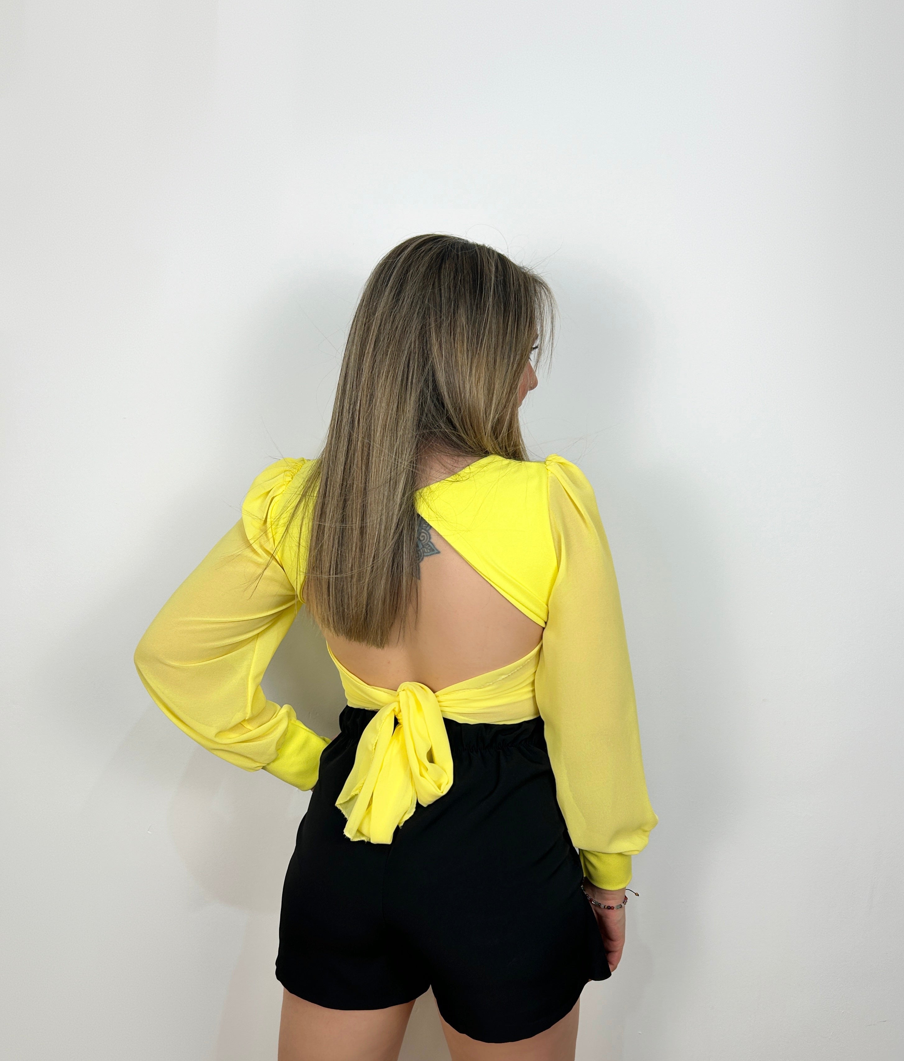 Top escote corazón lazo amarillo