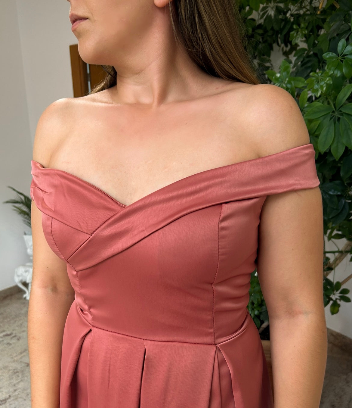 Abito con scollo a barca