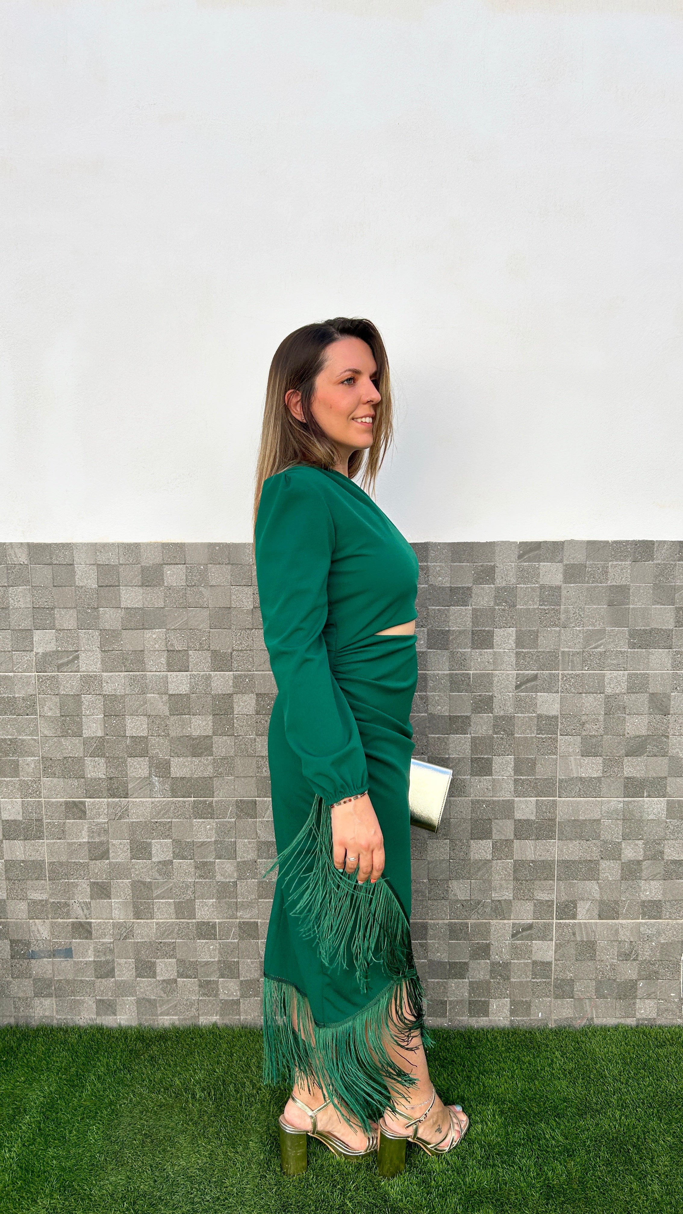 Vestido midi asimetrico flecos verde botella