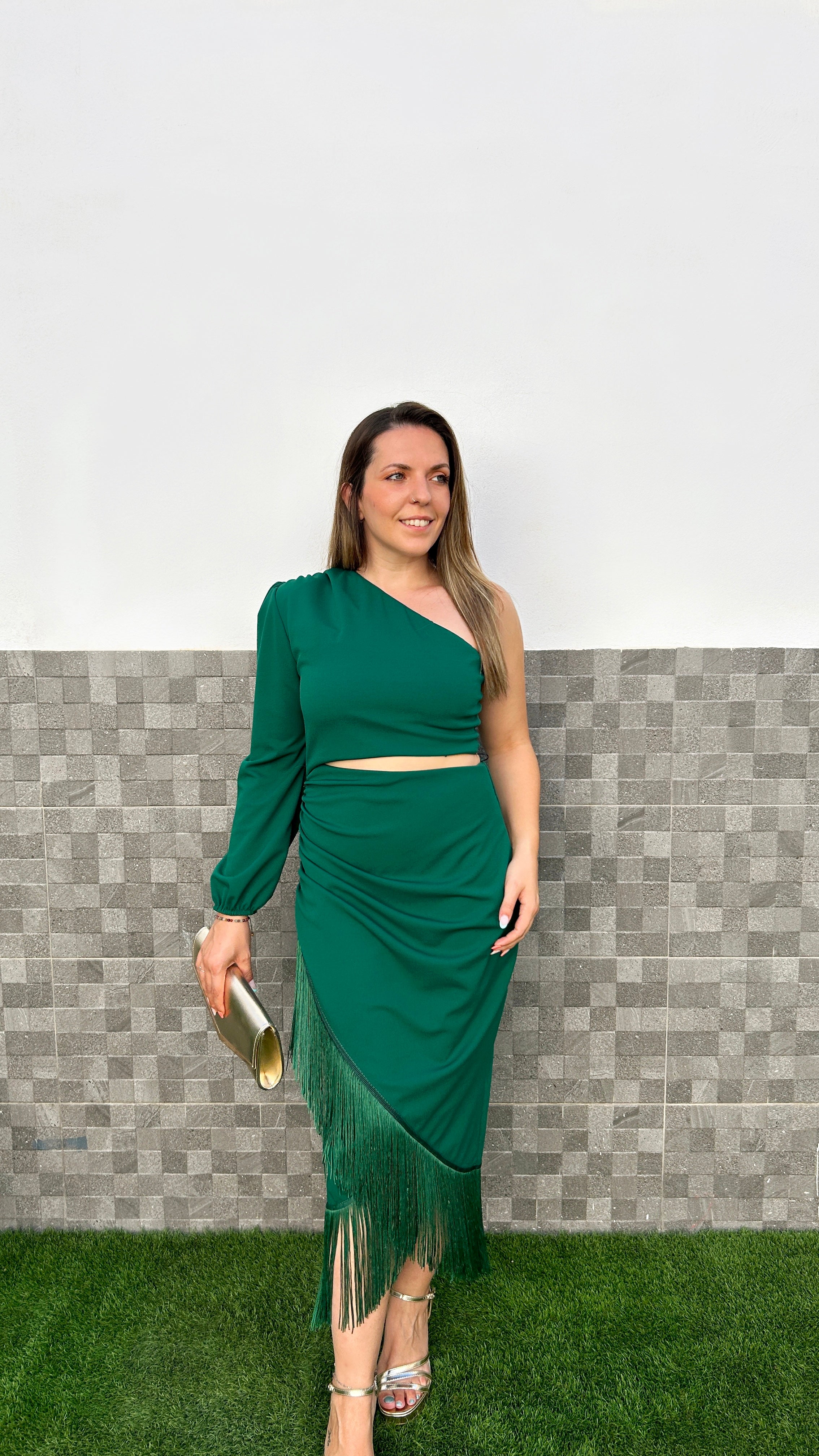 Vestido midi asimetrico flecos verde botella