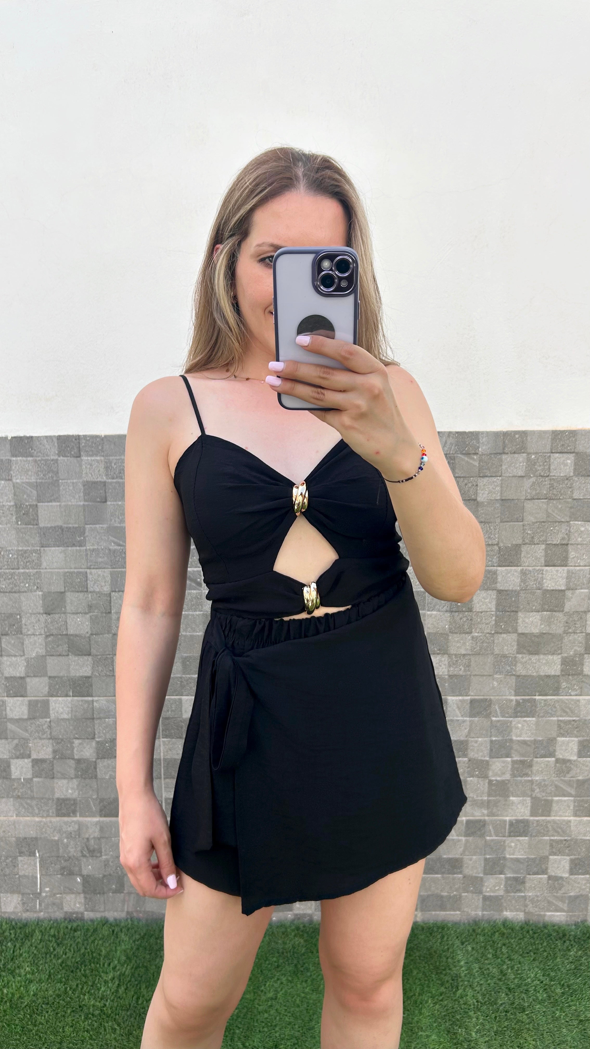 Top escote abalorios negro