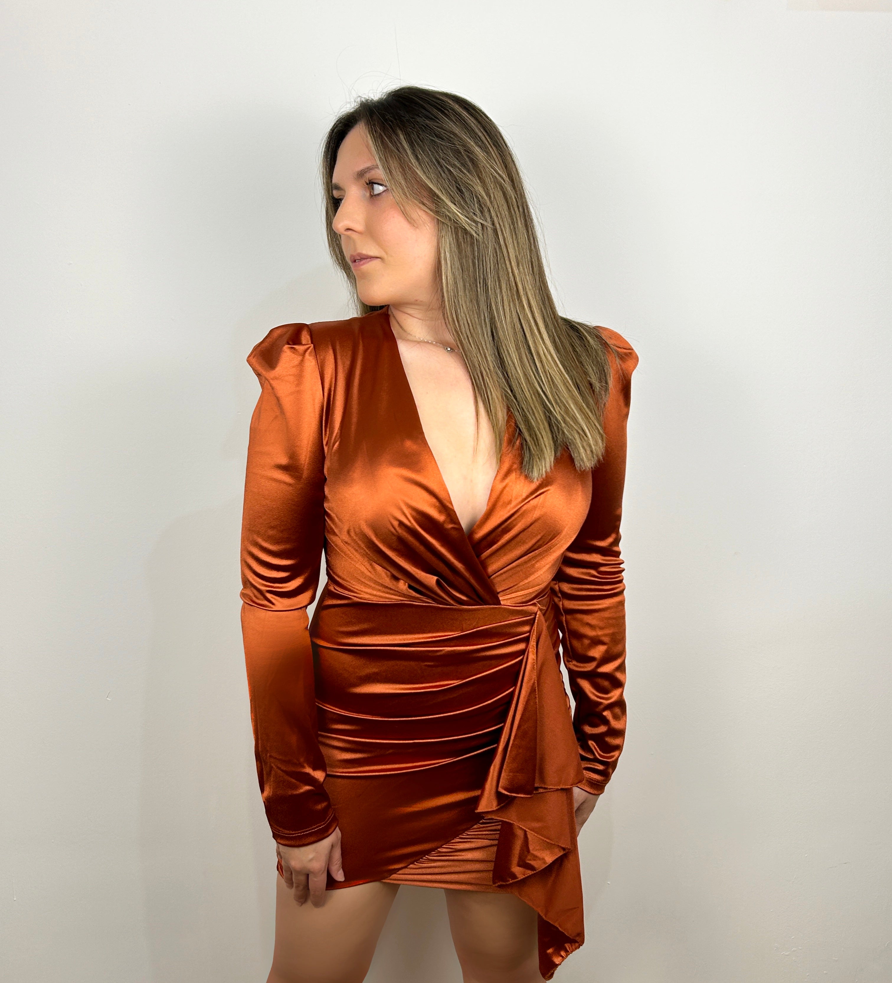 Vestido satinado volante teja