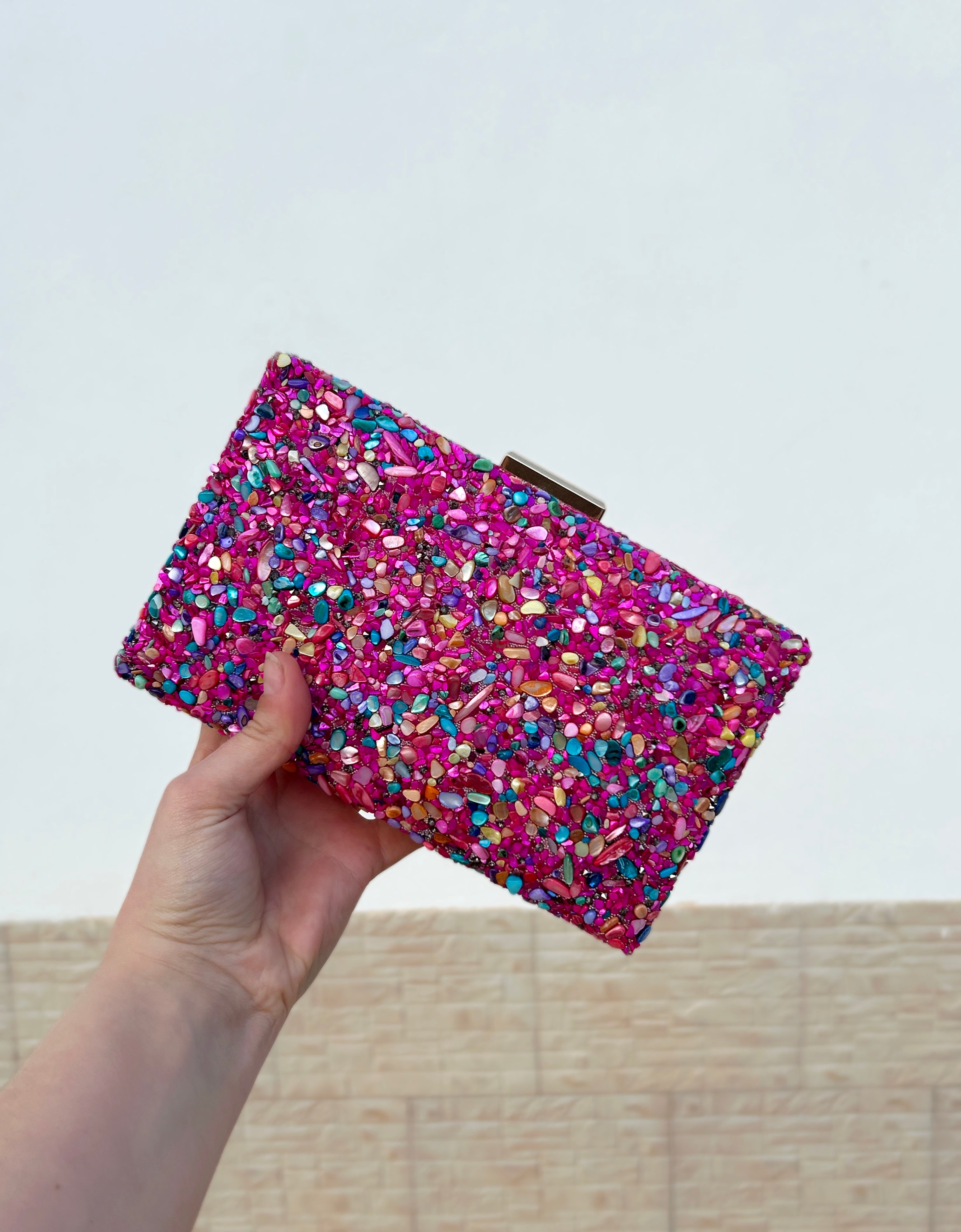 Multicolored stones clutch