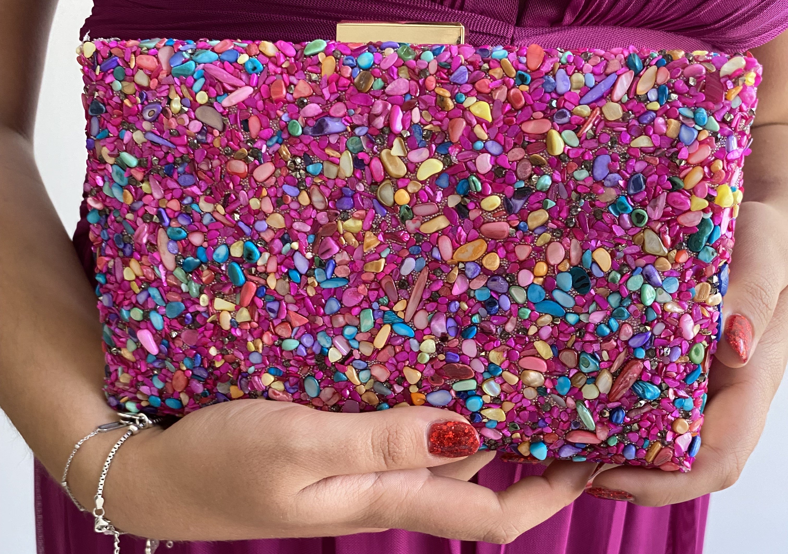 Multicolored stones clutch