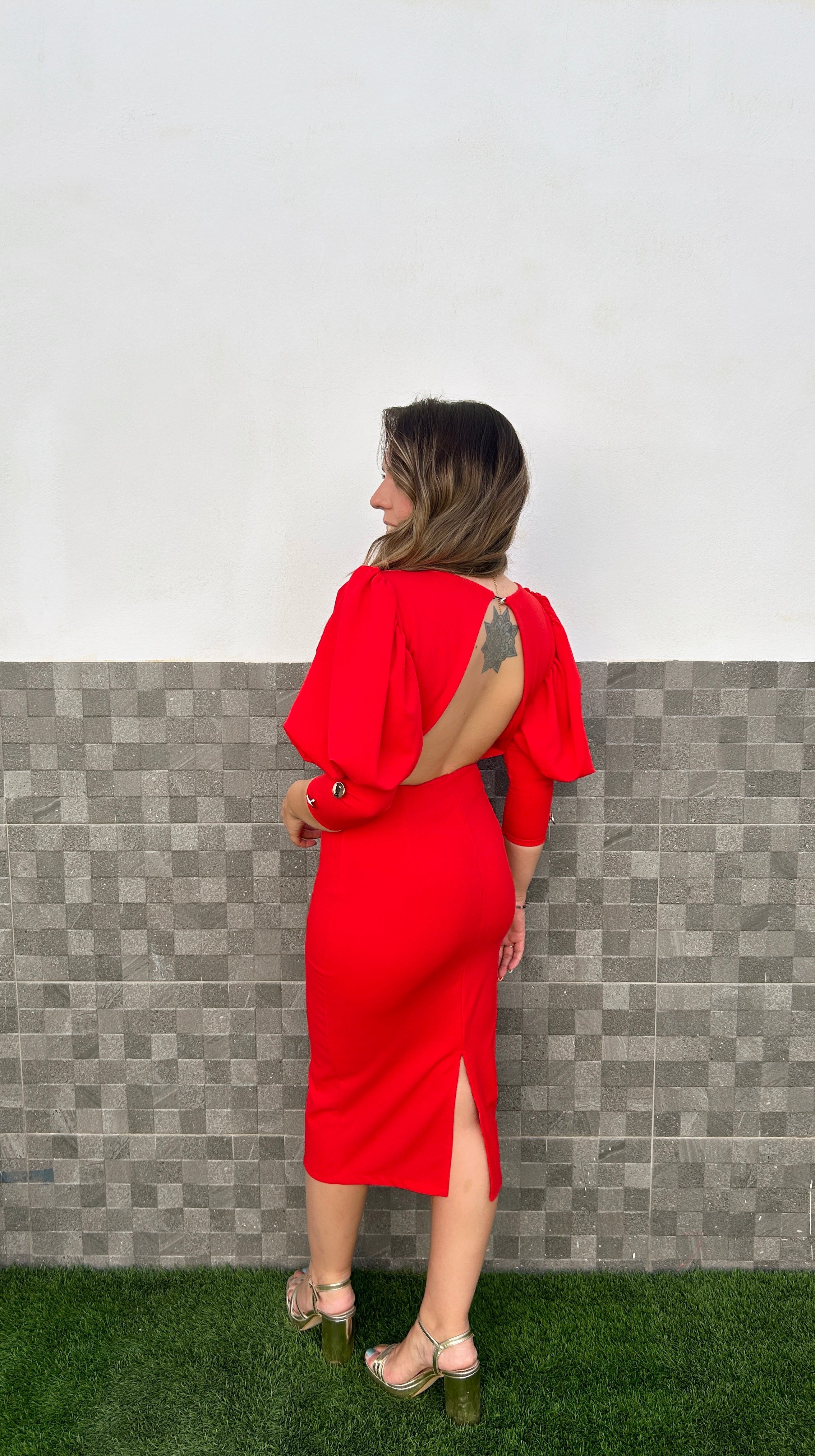 Red button lantern sleeve midi dress