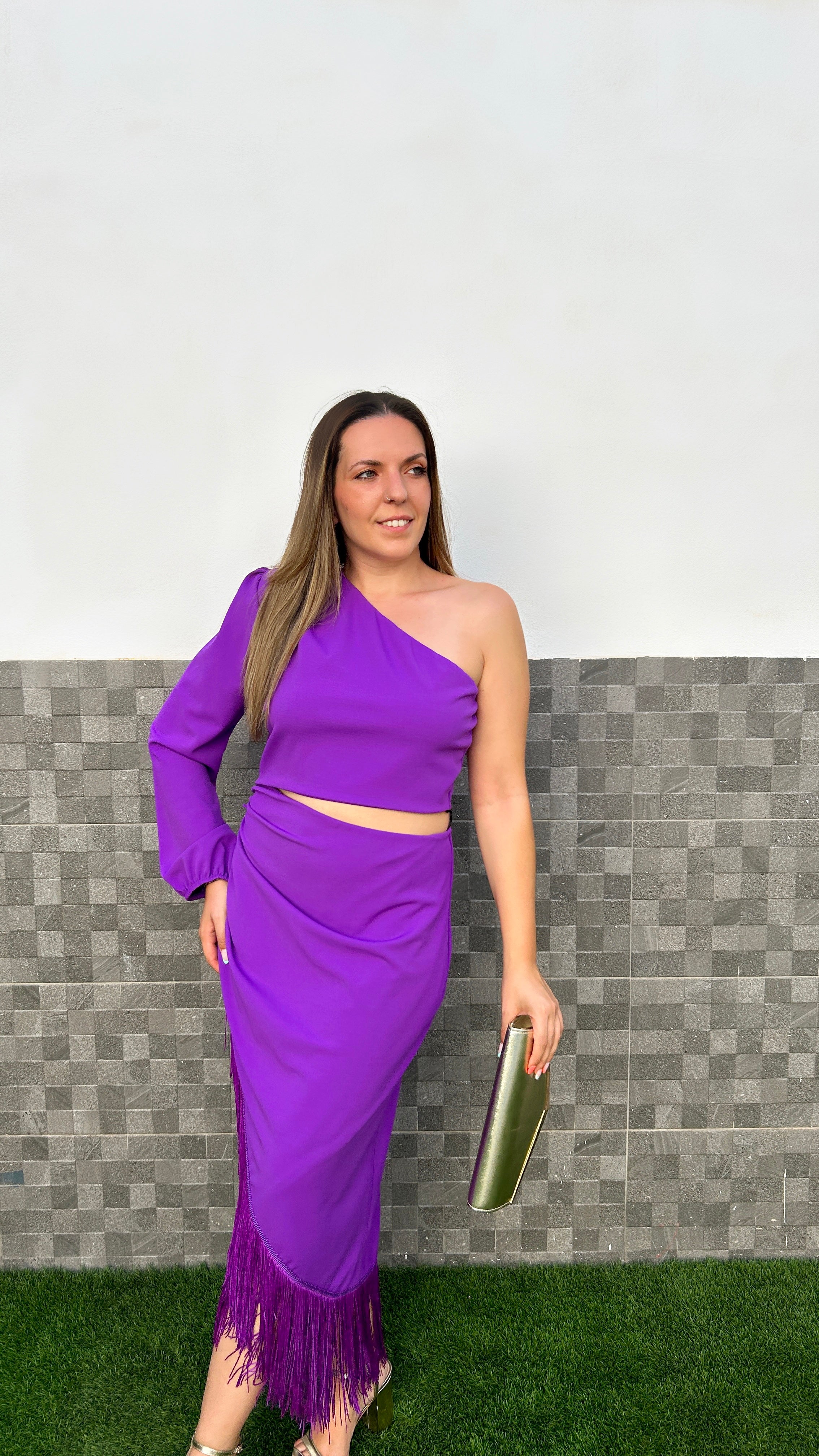 Vestido midi asimetrico flecos morado