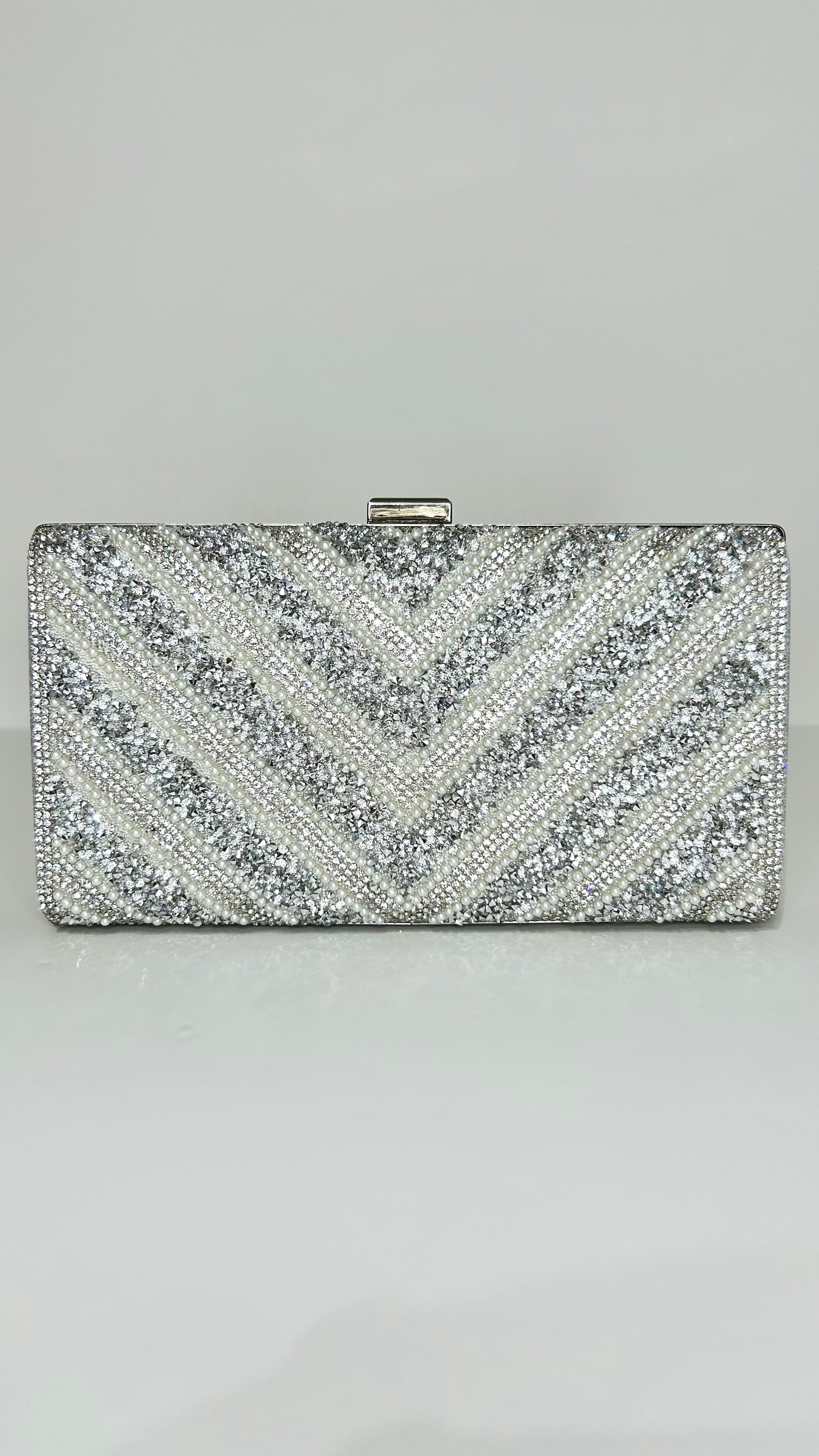 Pochette con strass fini metallizzati argento