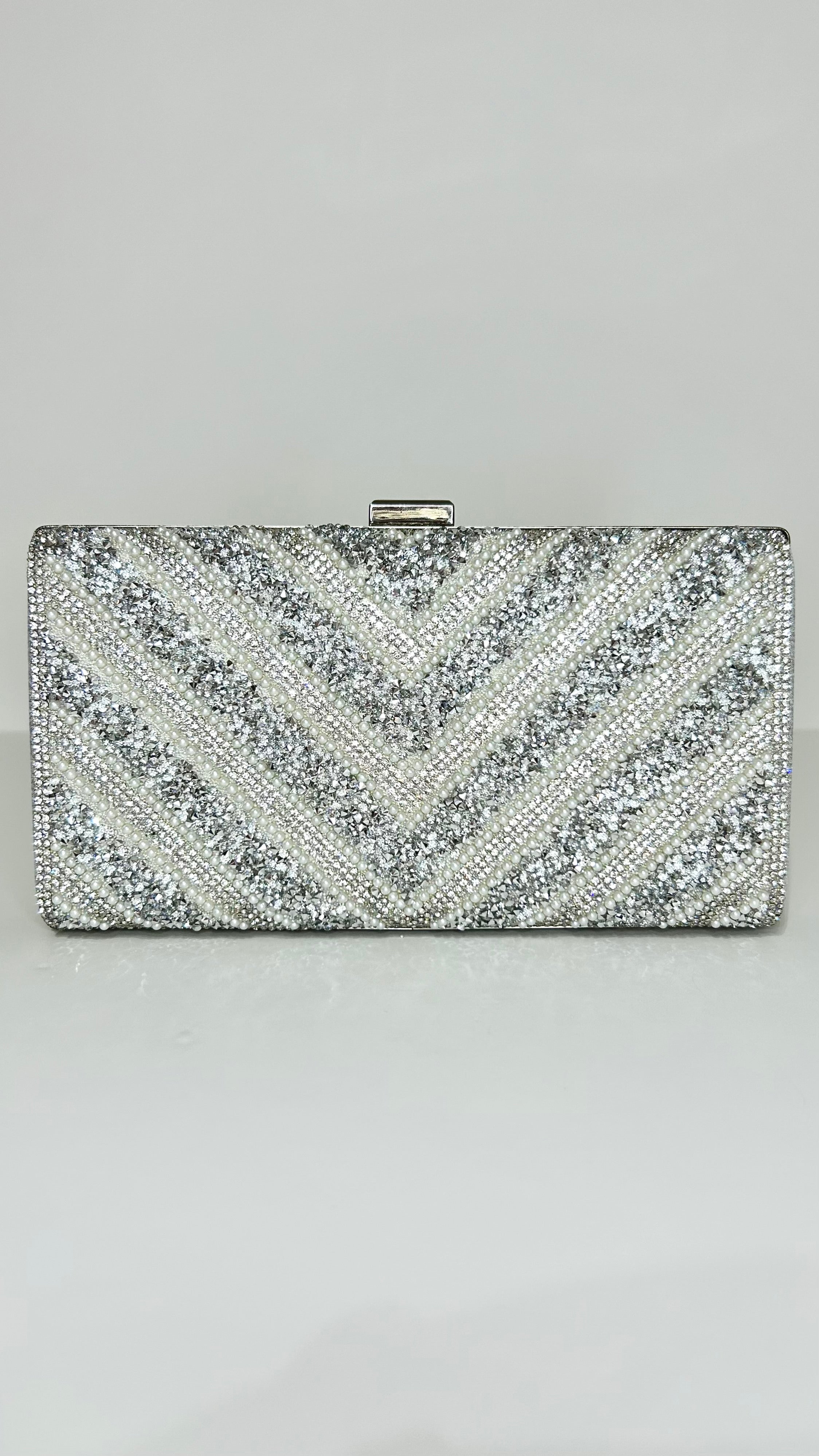 Pochette con strass fini metallizzati argento