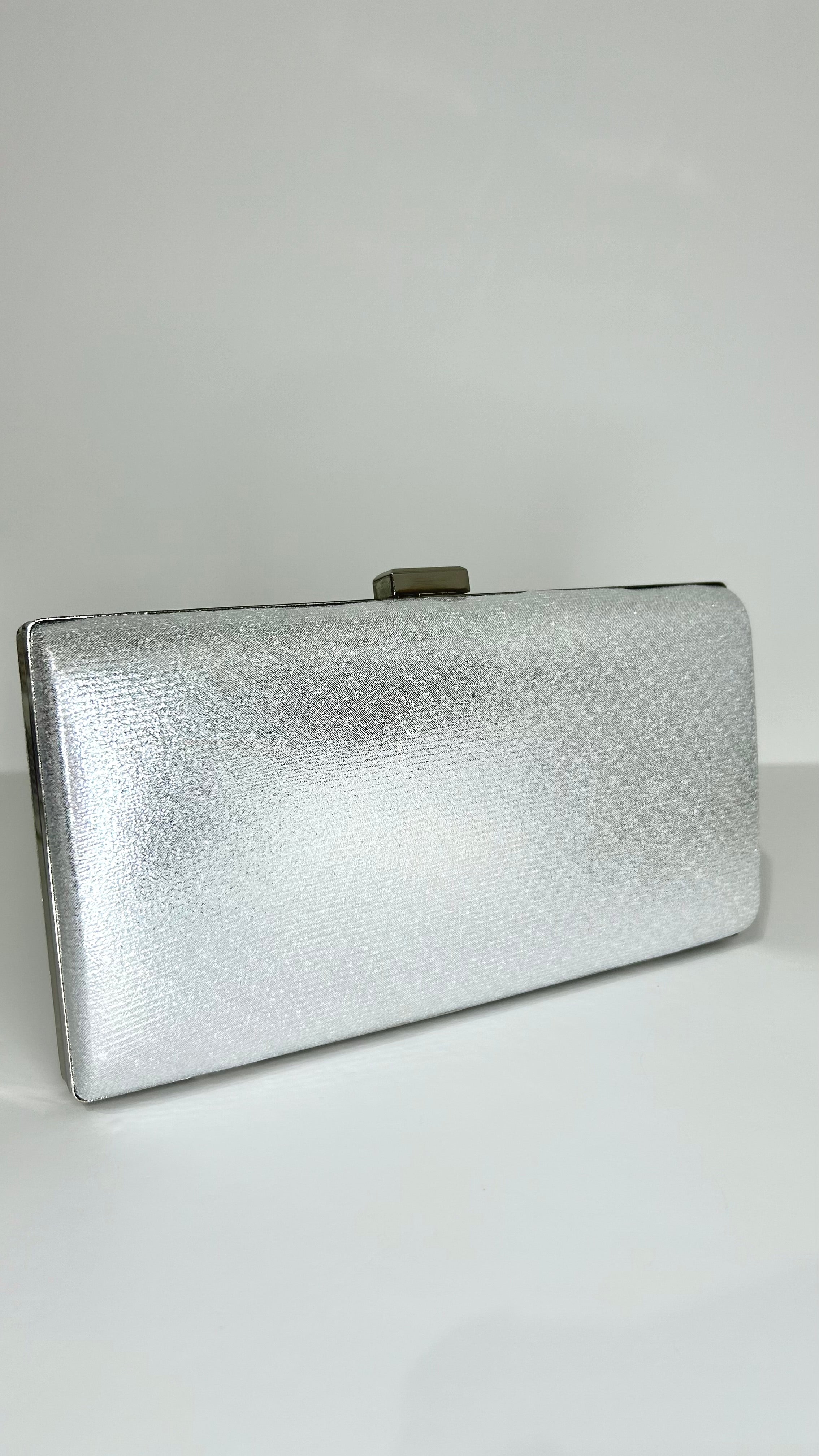 Pochette con strass fini metallizzati argento