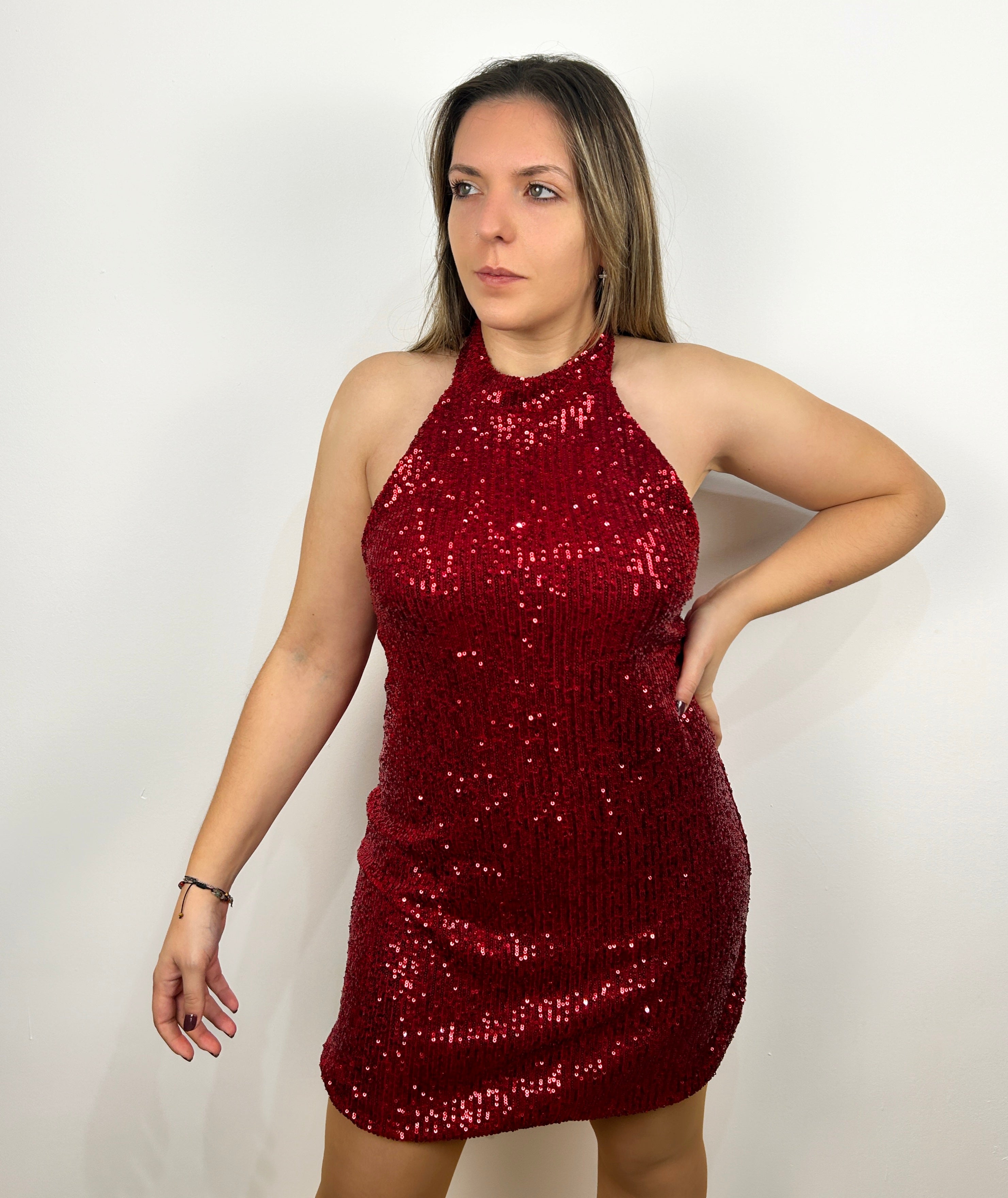 Vestido glitter escote halter burdeos