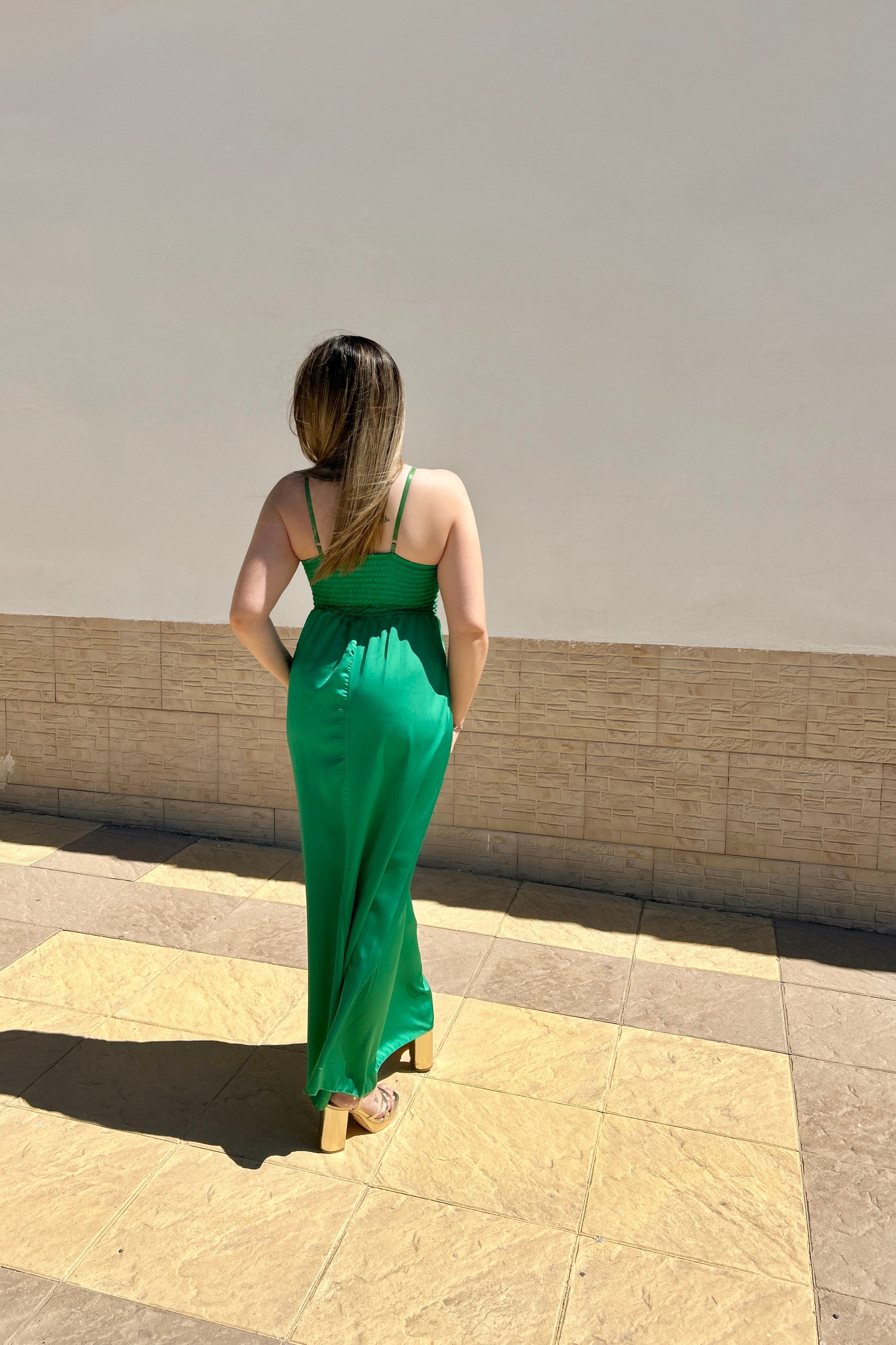 Vestido midi escote aberturas verde