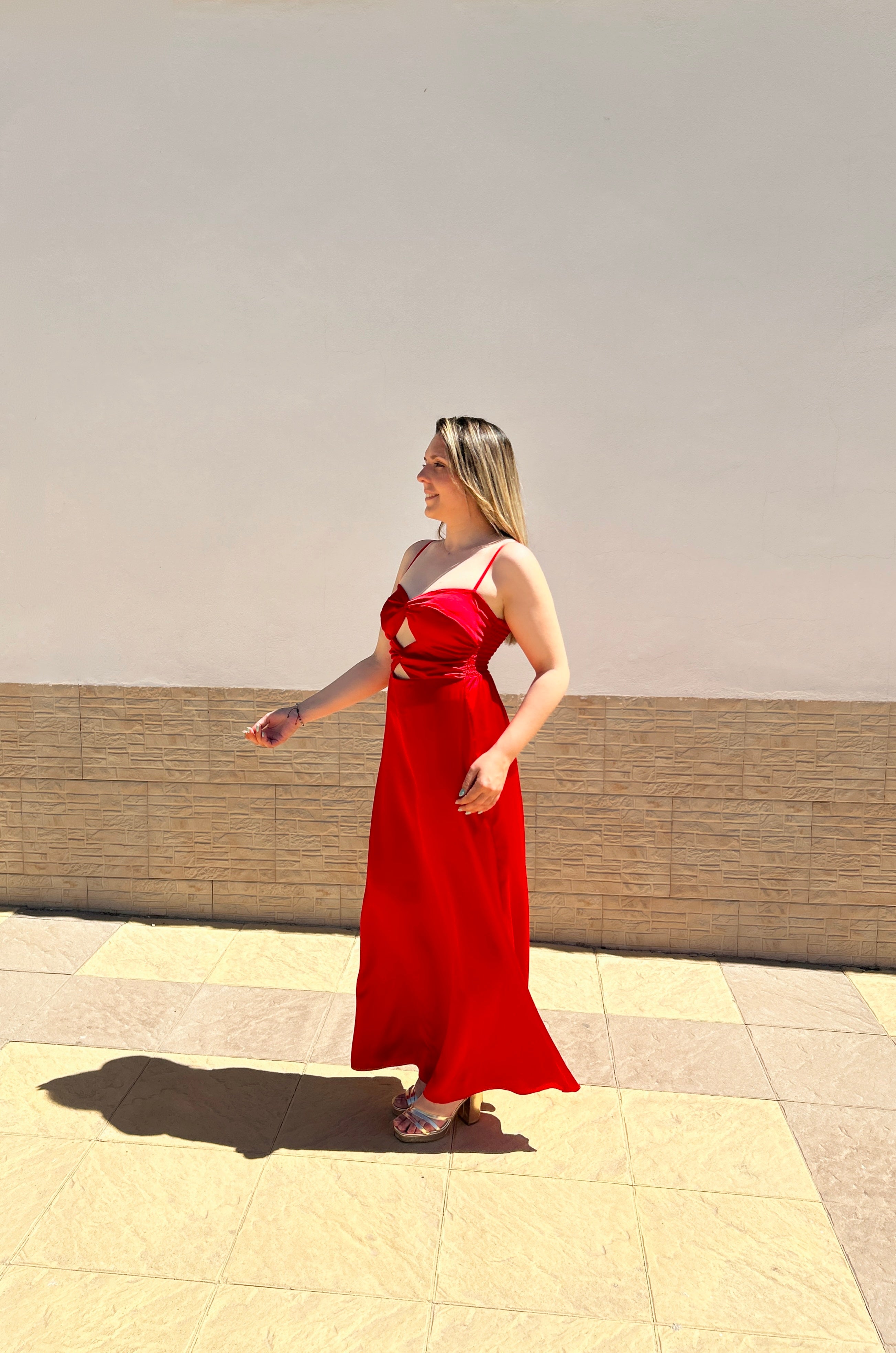 Vestido midi escote aberturas rojo