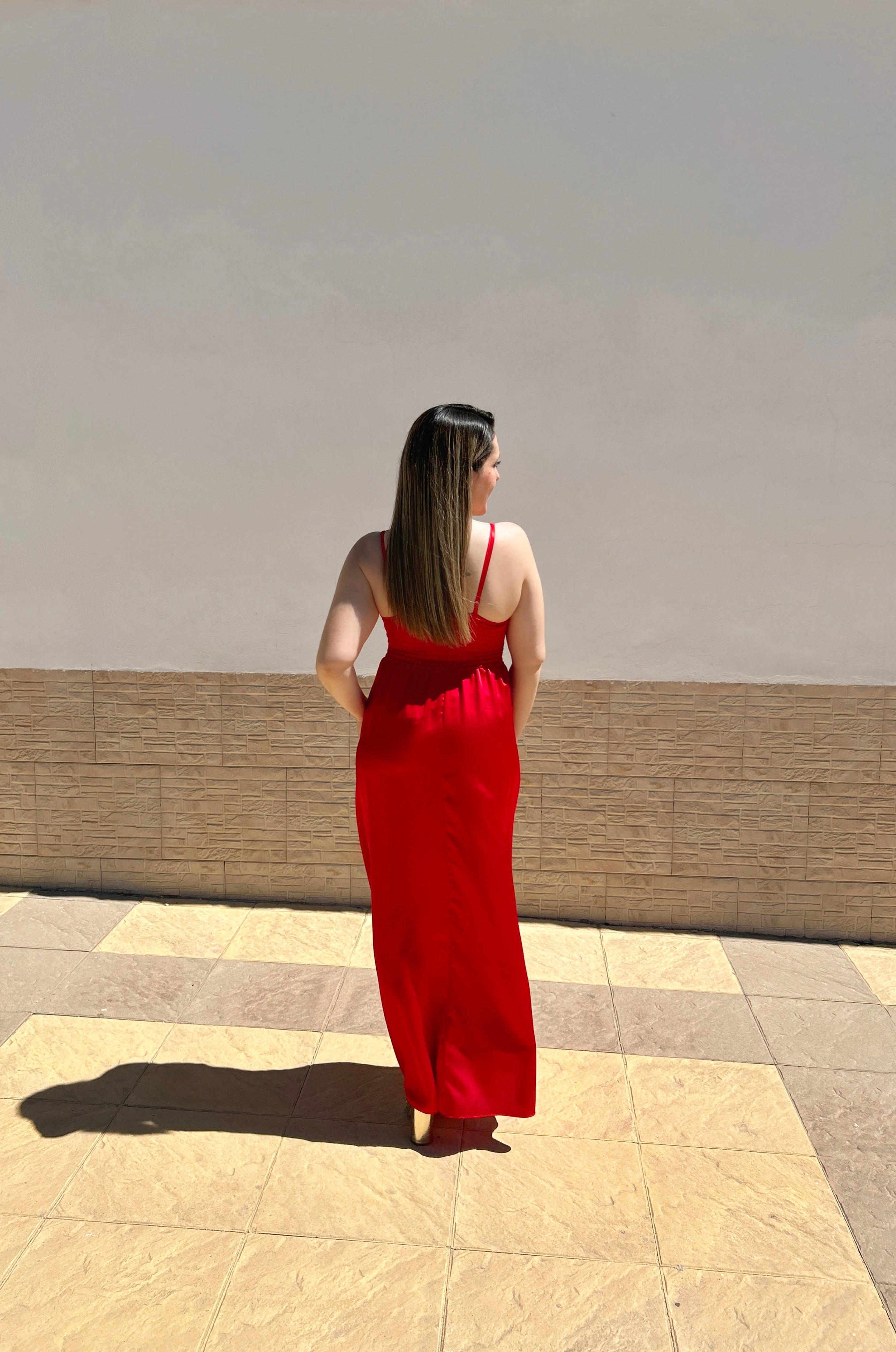 Vestido midi escote aberturas rojo