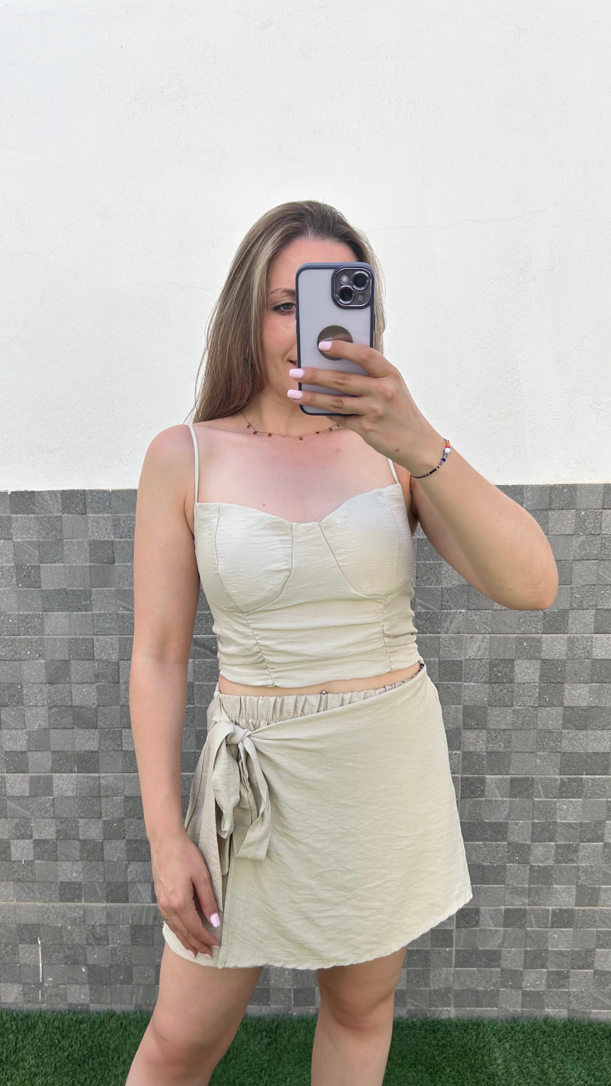 Top escote fruncido beige